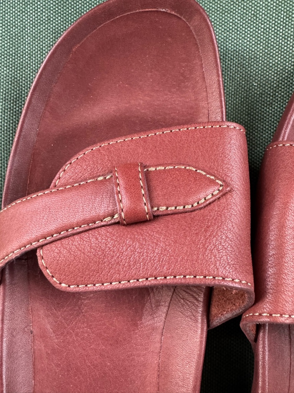 Timberland Women's Burgundy Leather Slide Sandals with Stitched Trim - Picture 3 of 12